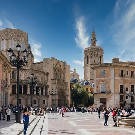Luminoso. Comodo. Acogedor. Wifi. Junto A Ave Valencia Exterior foto